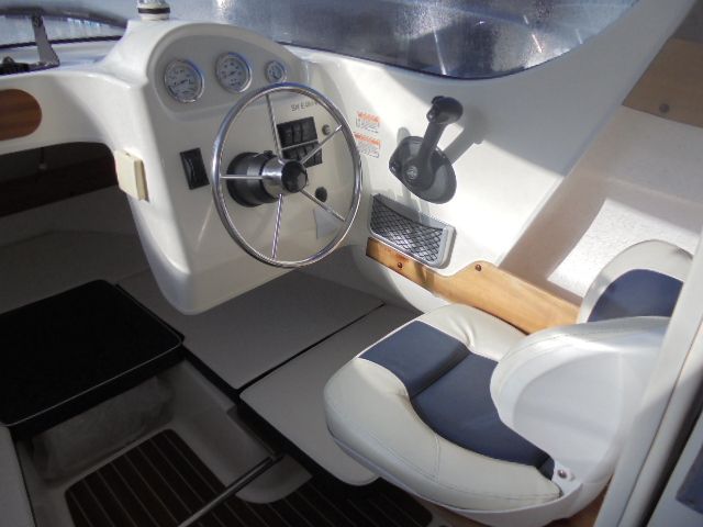 slider 2 Quicksilver Pilothouse 580